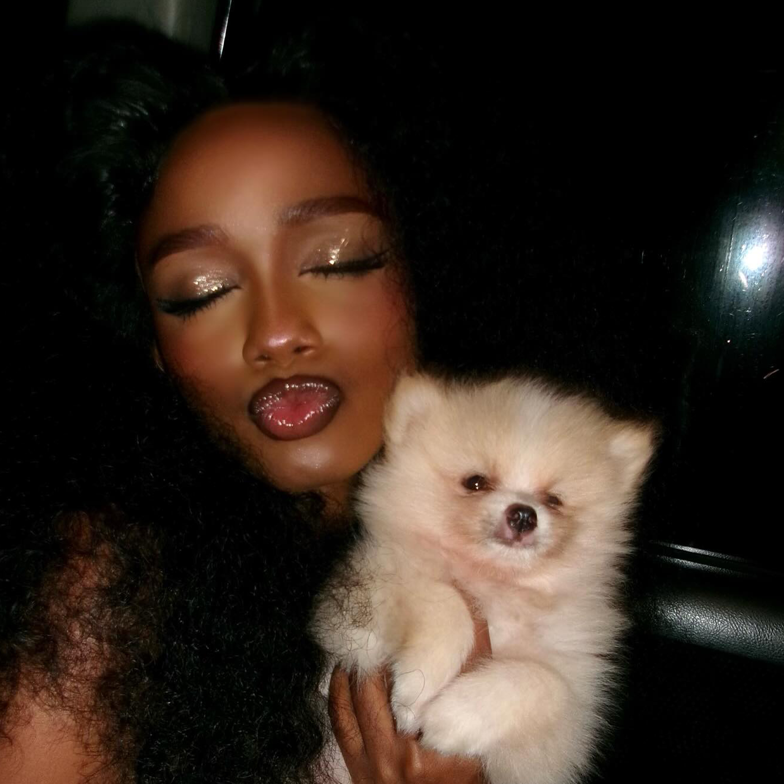 Abigail Chams – Hold Me