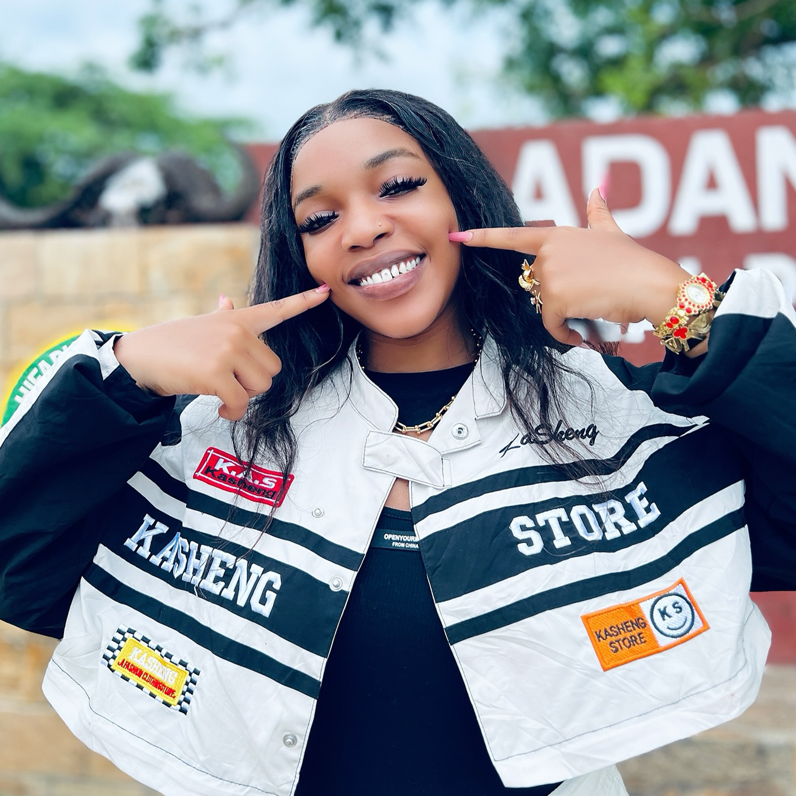 Xouh & Bruce Africa – Hapana
