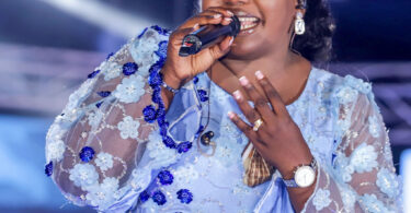 Rehema Simfukwe Ft. Jonathan Kartagata – Nina Ushuhuda