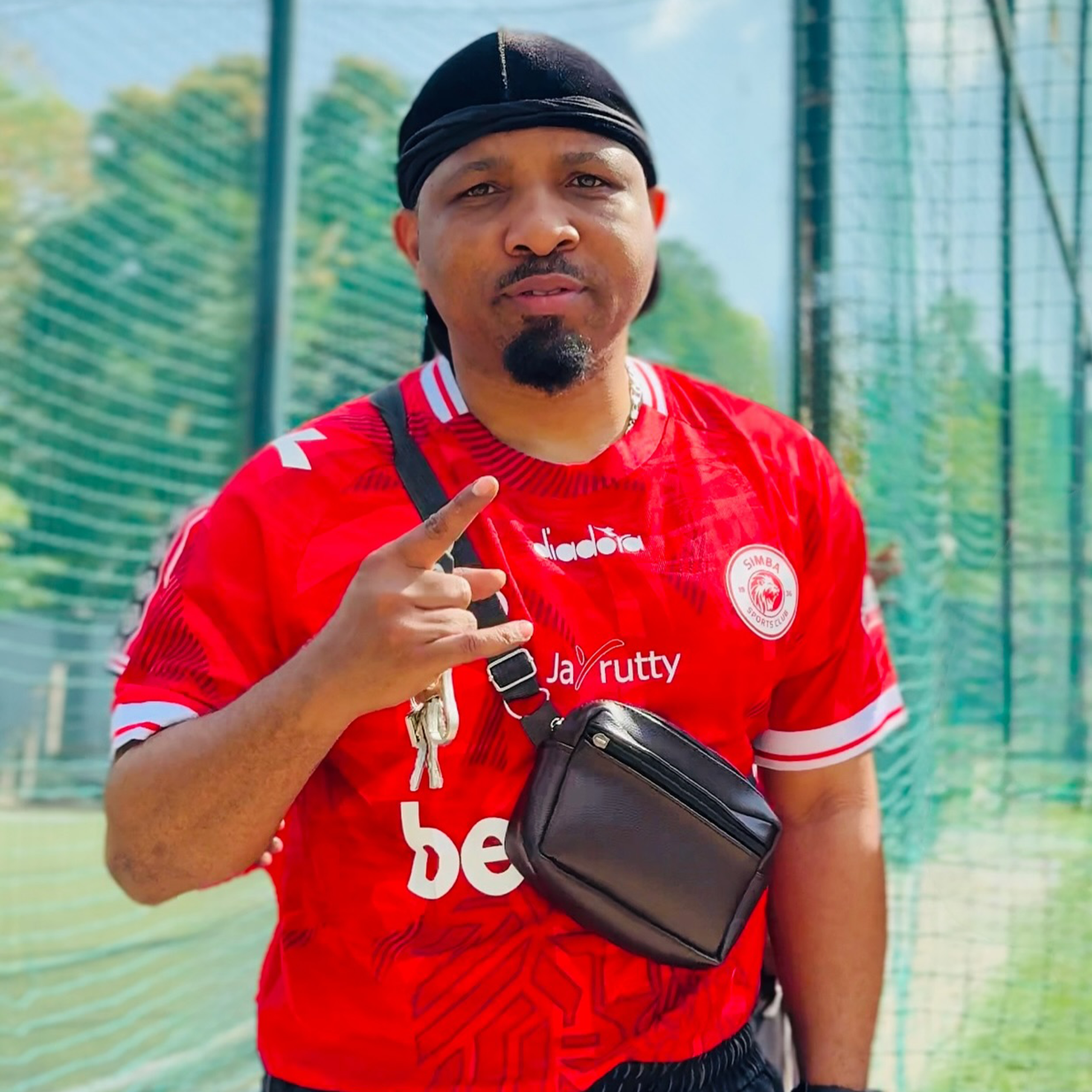 Tunda Man Ft. Mabantu – Ujinga (Official Audio Cover 2025)