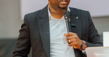 Ambwene Mwasongwe Ft. Bella Kombo – U mtakatifu (Official Audio Cover 2026)