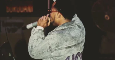 Dogo Elisha Ft Kayumba – Sisinzii (Official Audio Cover 2026)