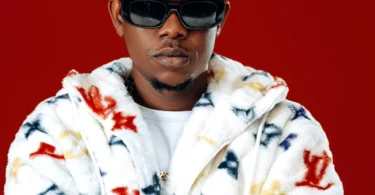 Salmin Swaggz Ft. Young Daresalama & Maddoh – Utaniambia Nini (Official Audio Cover 2026)