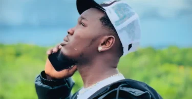 Visualizer Budah 18 Ft. Papiloni - Hello