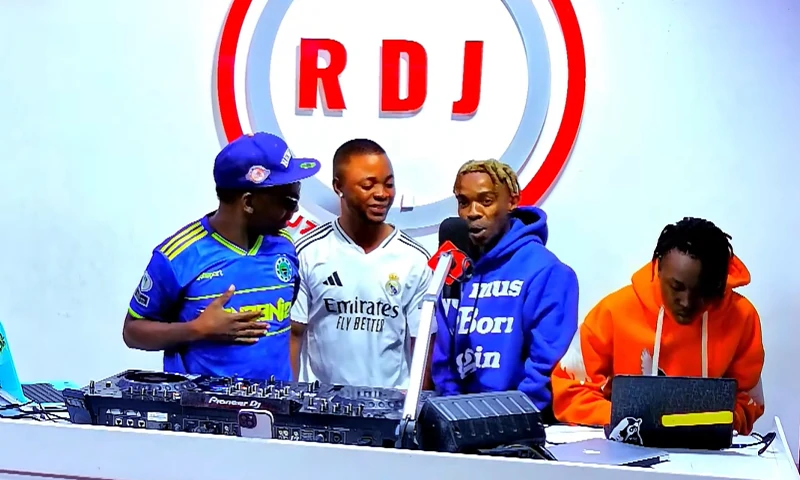 Dogo Mallo Ft. Fido Mgai Mgai - Moyoni Show Live Genge E Fm (Official Audio Cover 2026)
